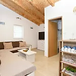 With Parking Space Kanica - - 23538 شقة روغوزنيكا