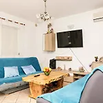 With Parking Space Kanica - - 23538 شقة *