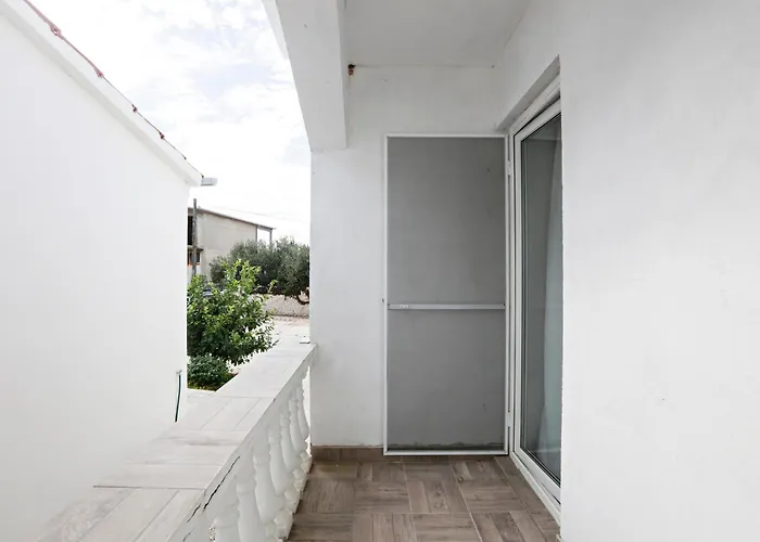 With Parking Space Kanica, - 23538 Daire